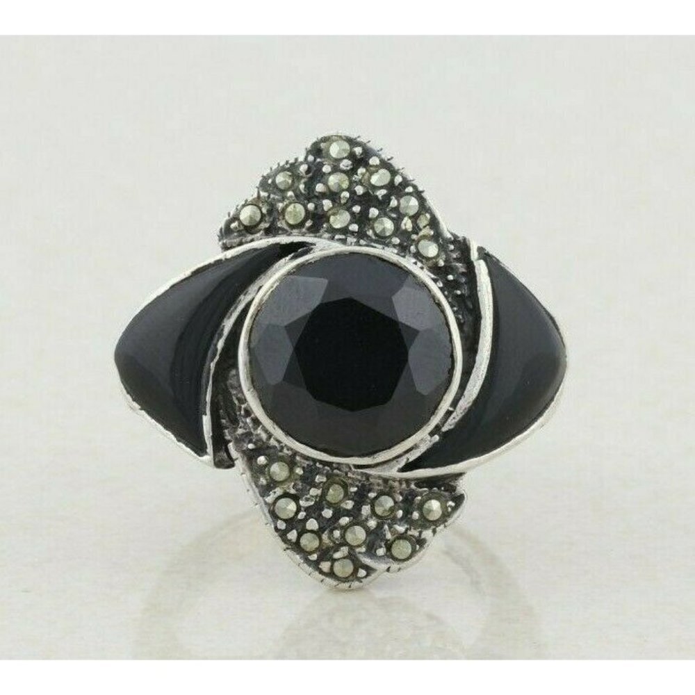 Sterling Silver Onyx and Marcasite Ring Size 6 1/4